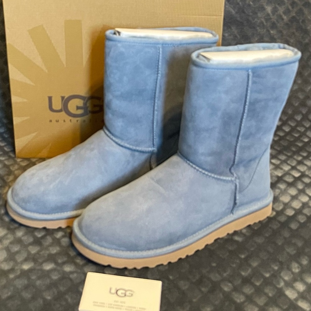 NIB UGG AUSTRALIA: CLASSIC SHORT DOLPHIN BLUE BOOTS, LIMITED EDITION